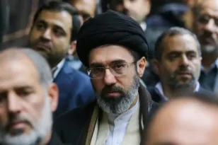 Σκληρό μήνυμα από τον Μοτζταμπά Χαμενεΐ: «Τα Στενά του Ορμούζ θα παραμείνουν κλειστά»