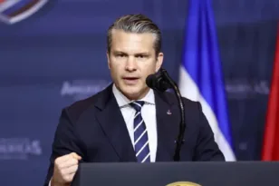 Χέγκσεθ για Ιράν: Πάνω από 15.000 στόχοι έχουν πληγεί – «Τραυματισμένος και παραμορφωμένος» ο Χαμενεΐ