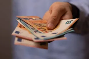 Νέος νόμος για τις συλλογικές συμβάσεις: Πού αναμένονται πρώτες αυξήσεις μισθών