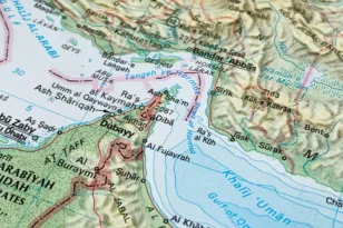 Φρουροί της Επανάστασης: Δεξαμενόπλοιο φλέγεται στα Στενά του Ορμούζ