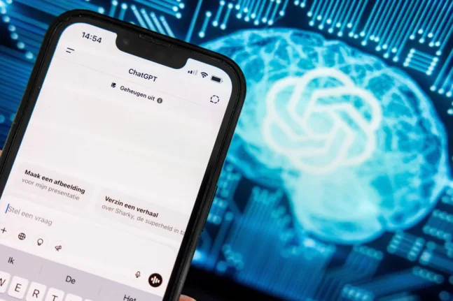 Chatbot τεχνητής νοημοσύνης: Τι συμβαίνει στον εγκέφαλο όταν σκέφτεται αντί για εμάς