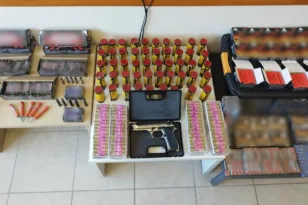 Πάτρα: Χειροπέδες σε άνδρα για εμπορία κροτίδων, είχε μετατρέψει διαμέρισμα σε «πυριτιδαποθήκη» – Η ανακοίνωση της Αστυνομίας