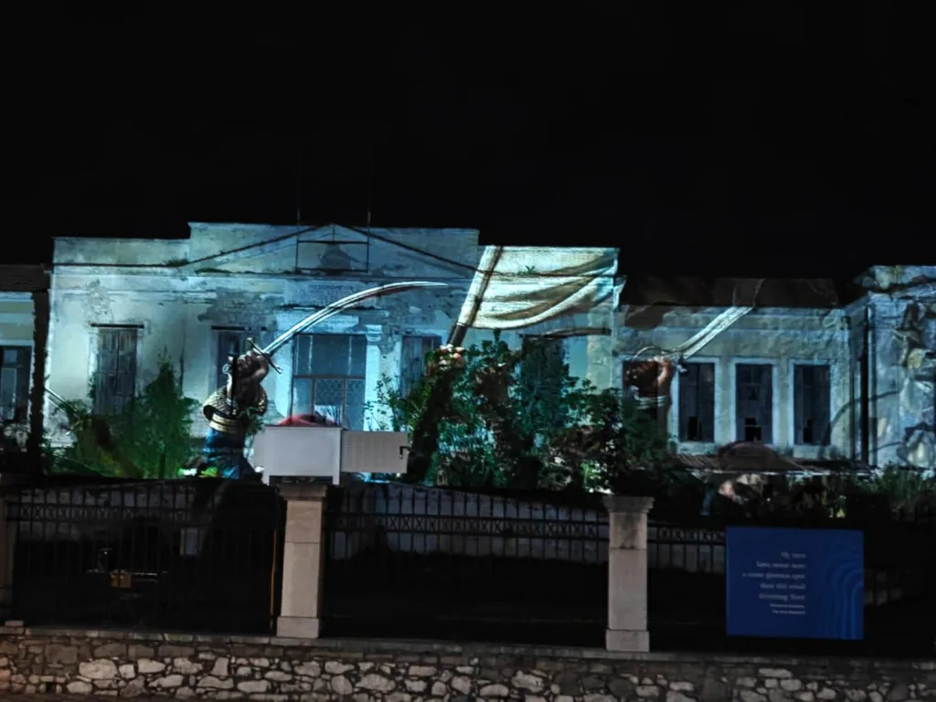 Οταν «μιλούν» τα τείχη: Φως, ήχος και AI μετατρέπουν το Μεσολόγγι σε ζωντανό ιστορικό αφήγημα ΒΙΝΤΕΟ Οταν «μιλούν» τα τείχη: Φως, ήχος και AI μετατρέπουν το Μεσολόγγι σε ζωντανό ιστορικό αφήγημα ΒΙΝΤΕΟ