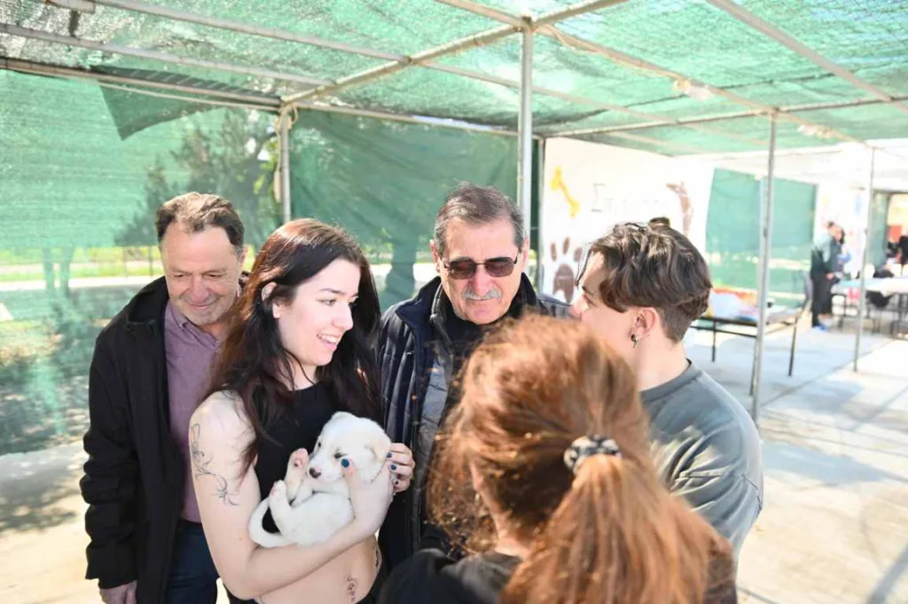 Πάτρα: Πλήθος κόσμου στην εκδήλωση του Δήμου για τα αδέσποτα