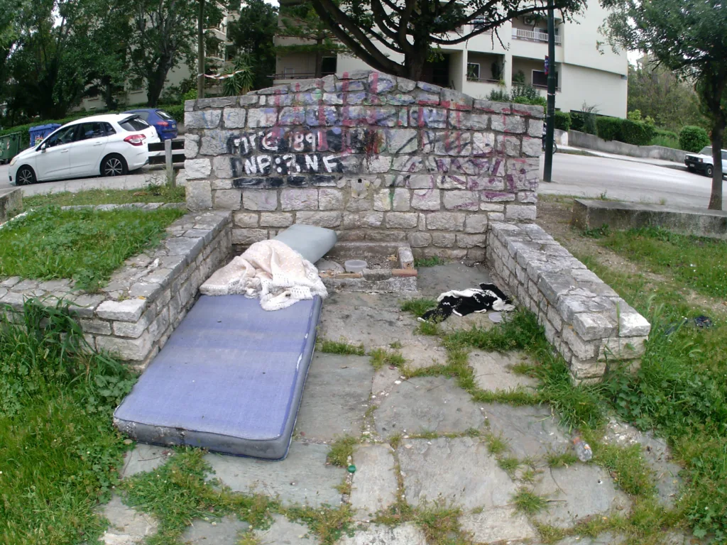 Πάτρα: Η Κύπρου κείται... μακράν - Εγκαταλελειμμένη η πλατεία της Αγυιάς ΦΩΤΟ Πάτρα: Η Κύπρου κείται... μακράν - Εγκαταλελειμμένη η πλατεία της Αγυιάς ΦΩΤΟ