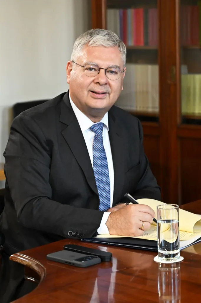 HELLENiQ ENERGY: Υπογράφει την αναβάθμιση στις φοιτητικές Εστίες του ΕΚΠΑ