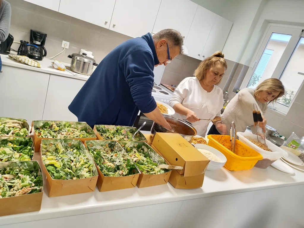 Αίγιο: Με επίσκεψη και φαγητό η πρωταπριλιά στο ΕΚΑΜΕ