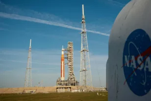 NASA: Η συγκλονιστική πρώτη εικόνα της Γης από την αθέατη πλευρά της Σελήνης