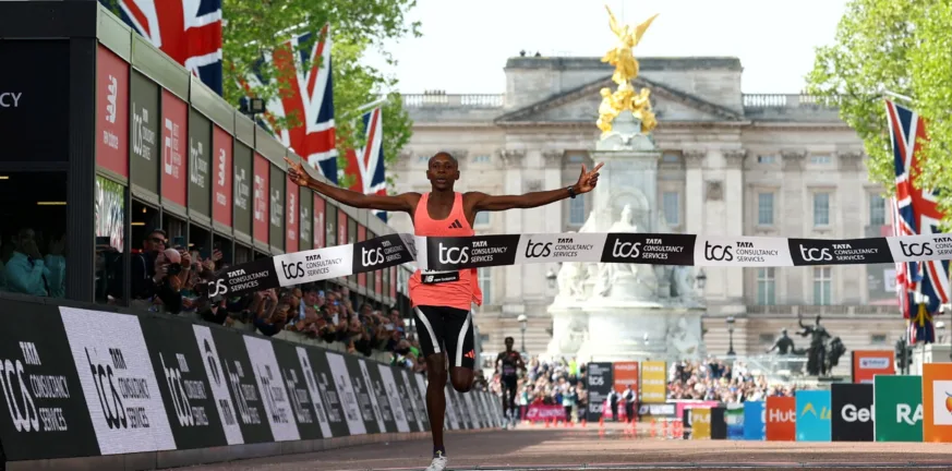 Εγραψε ιστορία ο Σεμπάστιαν Σάουε μπροστά από τα Ανάκτορα του Μπάκιγχαμ