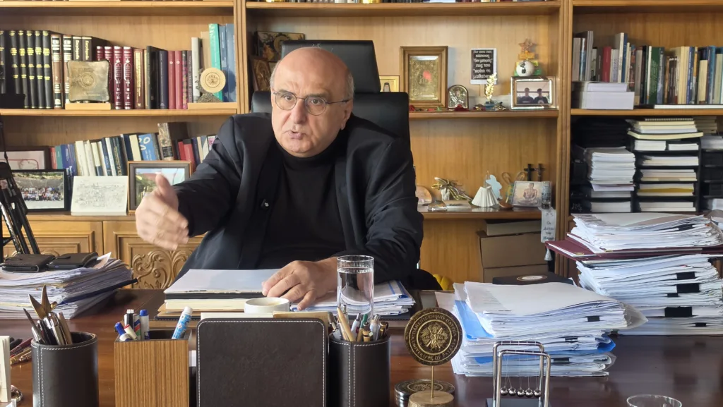 Χρήστος Μπούρας στην «Π»: «Η καρέκλα μου είναι πολύ μοναχική» - Ο Πρύτανης για τη ζωή του, το όραμα, τα λάθη και τους στόχους