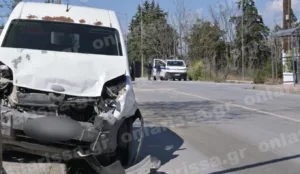 Καραμπόλα τριών αυτοκινήτων στη Λάρισα, ένας σοβαρά τραυματίας που διασωληνώθηκε, ΦΩΤΟ