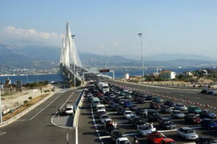 Γέφυρα Ρίου-Αντιρρίου: «Χαμός» από κίνηση, γιατί δεν υπάρχει φέρι μπόουτ