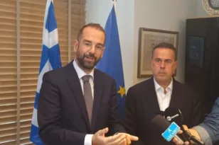 «Ξεκλειδώνει» το μεγάλο φωτοβολταϊκό: Φθηνότερο ρεύμα για αγρότες και 300.000 πολίτες