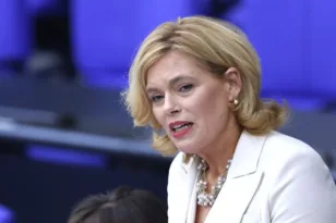 Γερμανία: Χάκαραν το τηλέφωνο της προέδρου της Bundestag μέσω Signal