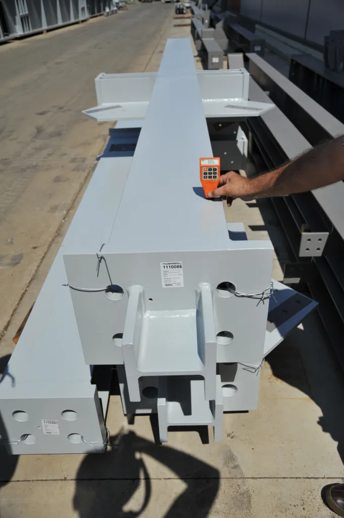 Προκλήσεις στην κατασκευή πολυώροφων μεταλλικών κατασκευών. Πώς η συνεργασία με τους κατασκευαστές βελτιώνει τα αποτελέσματα των έργων