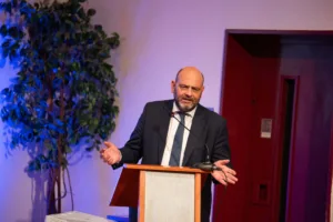 Ασφαλής… η αναρρίχηση με τον οδοντωτό στο forum του «Ημερήσιου», ΦΩΤΟ