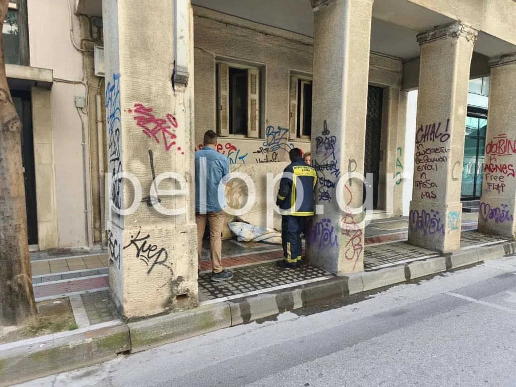 Πάτρα: Συναγερμός στην οδό Κορίνθου από φωτιά σε σπίτι, στο σημείο το ΕΚΑΒ ΦΩΤΟ