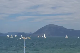 Εντυπωσιακές εικόνες στον Πατραϊκό από τον ιστιοπλοϊκό αγώνα «Θυσίας»