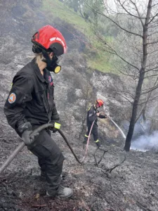 Αμπελος Ακράτα: Και η ομάδα Αχαιός μπήκε στη μάχη της φωτιάς