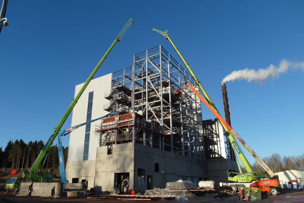 Προκλήσεις στην κατασκευή πολυώροφων μεταλλικών κατασκευών. Πώς η συνεργασία με τους κατασκευαστές βελτιώνει τα αποτελέσματα των έργων