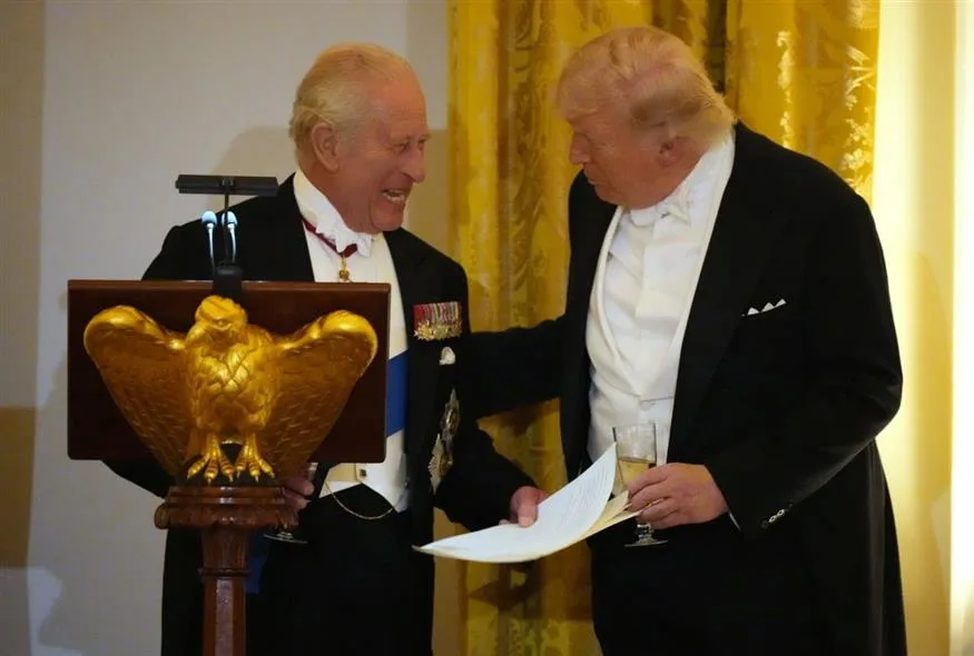 Βασιλιάς Κάρολος: Τα αστεία στον Λευκό Οίκο για Γάλλους, Βρετανούς και Tea Party