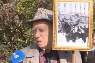 Ο 89χρονος πιστολέρο είχε εμφανιστεί και στην κηδεία του τέως βασιλιά Κωνσταντίνου ΒΙΝΤΕΟ