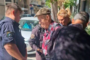 «Μου άφησε μία βαλίτσα και μου είπε να φύγω», αποκαλυπτικός ο οδηγός ταξί για τον 89χρονο