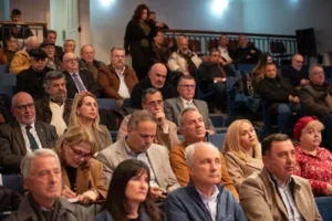 Ασφαλής… η αναρρίχηση με τον οδοντωτό στο forum του «Ημερήσιου», ΦΩΤΟ