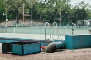 Κρήτη: Εργαζόμενος κατέρρευσε και έπεσε σε άδεια πισίνα ξενοδοχείου στα Μάλια