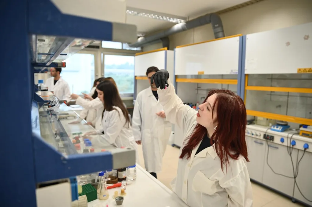 Πάτρα: Η χρυσή φοιτητική ομάδα iGEM παρουσιάζει έρευνα για την παχυσαρκία και τις νέες θεραπείες