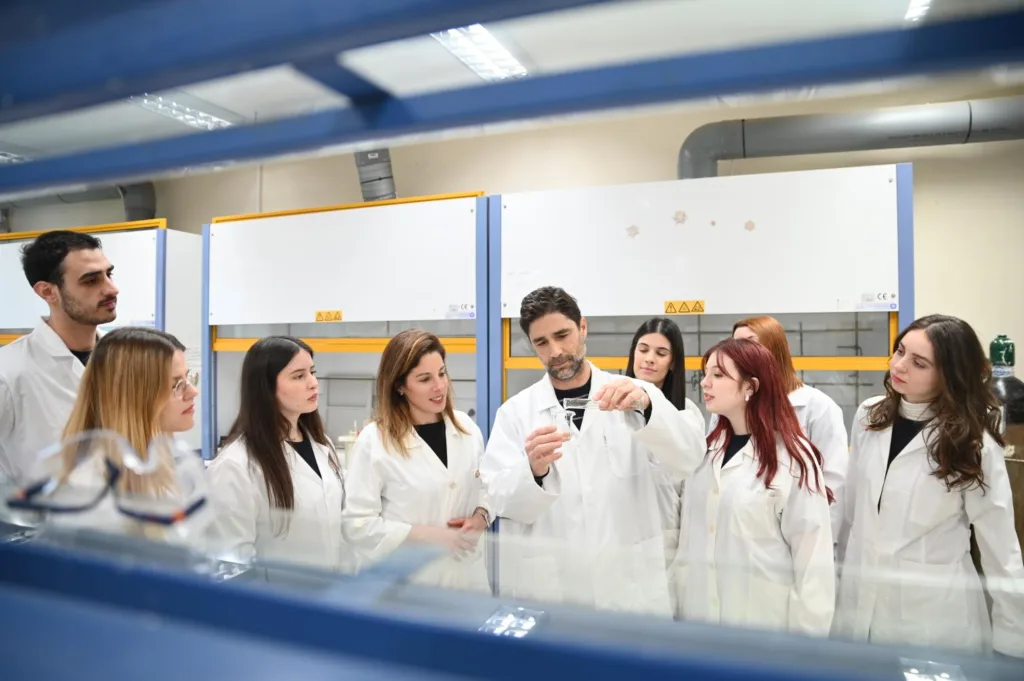 Πάτρα: Η χρυσή φοιτητική ομάδα iGEM παρουσιάζει έρευνα για την παχυσαρκία και τις νέες θεραπείες