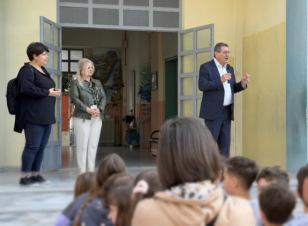 Πάτρα: Ο Δήμος τίμησε με παιδιά τον αντιδικτατορικό αγώνα - Με αφορμή την 21η Απριλίου