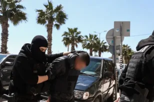 «Για μια γυναίκα πλακωθήκανε, έχω τρελαθεί» ξέσπασμα του παππού του 20χρονου κατηγορούμενου για τη δολοφονία στον Άγιο Δημήτρη]