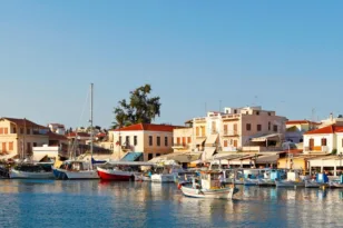 Αίγινα: Παραλίες και μνημεία, τι να δείτε