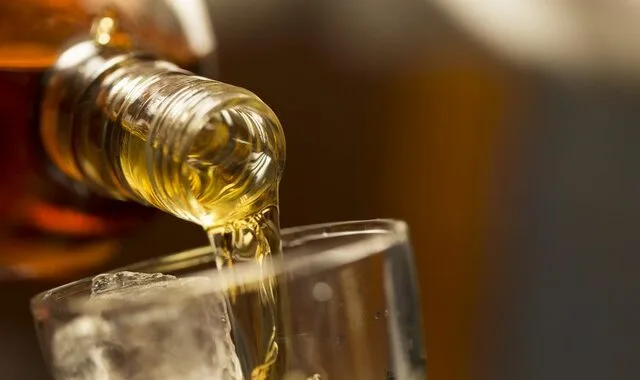 Εγκέφαλος: 7 τροφές και ποτά που κάθε νευροχειρουργός αποφεύγει συστηματικά