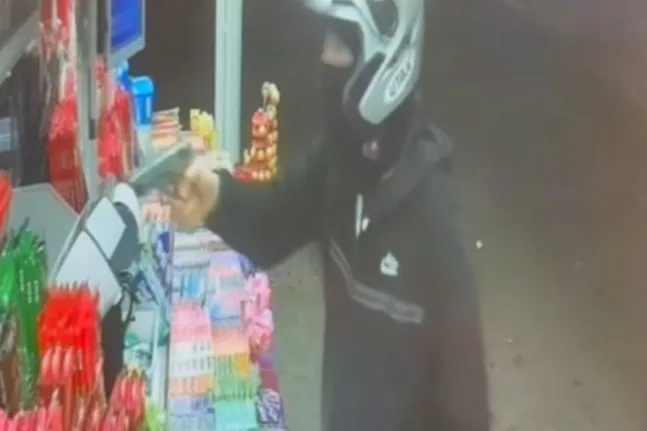 Άλιμος: Συνελήφθησαν δύο ανήλικοι για ένοπλες ληστείες – Χρησιμοποιούσαν πιστόλια και χαντζάρες