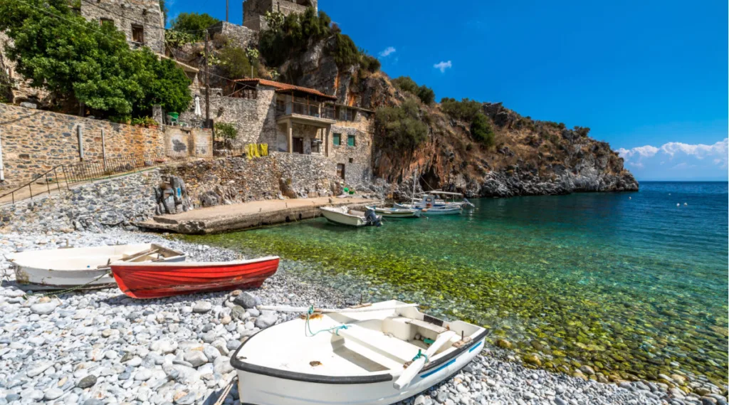 Βρήκαμε τις 10 κορυφαίες παραλίες της Πελοποννήσου Βρήκαμε τις 10 κορυφαίες παραλίες της Πελοποννήσου