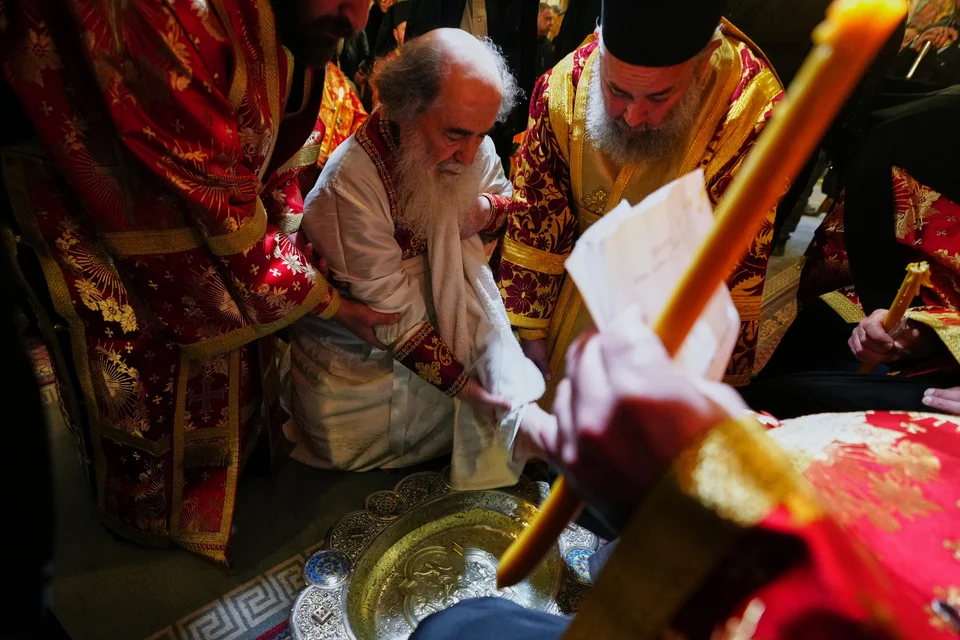 Κατάνυξη στα Ιεροσόλυμα: Η Τελετή του Νιπτήρος από τον Πατριάρχη Θεόφιλο στον Πανάγιο Τάφο