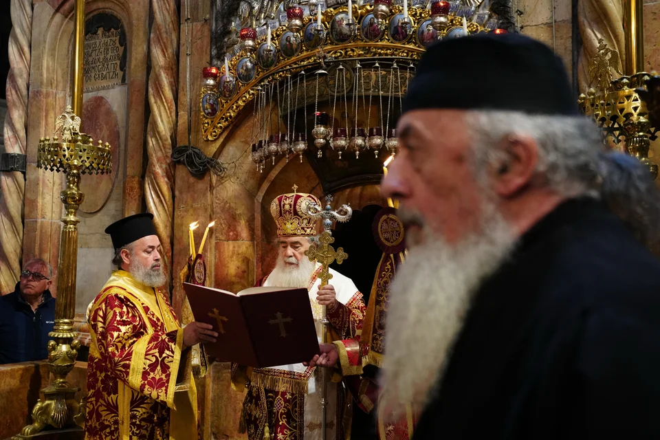 Κατάνυξη στα Ιεροσόλυμα: Η Τελετή του Νιπτήρος από τον Πατριάρχη Θεόφιλο στον Πανάγιο Τάφο