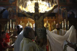 Μεγάλη Παρασκευή: Η κορύφωση του Θείου Δράματος και η Αποκαθήλωση του Ιησού