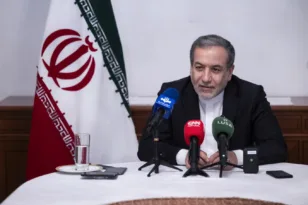 Αραγτσί και Λαβρόφ συζήτησαν για την εκεχειρία και την ασφάλεια στα Στενά του Ορμούζ