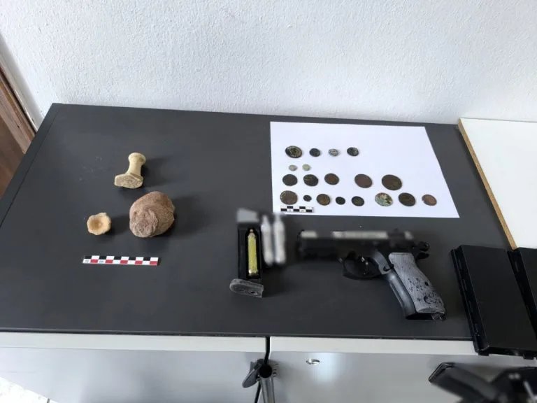 Κύθηρα: Έβγαλε αρχαίο νόμισμα στο σφυρί μέσω διαδικτύου και τον «σήκωσε» η ΕΛ.ΑΣ.