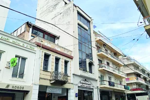 ΑΥΤΟΨΙΑ Πάτρα: Ζητείται… «Ασπίδα», κτίριο-φάντασμα στην οδό Κορίνθου ΦΩΤΟ