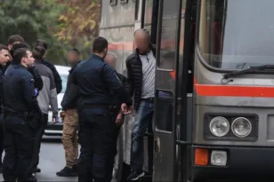 Ισόβια τέσσερις φορές και επιπλέον κάθειρξη 80 ετών στον πρώην αστυνομικό της Βουλής για σεξουαλική κακοποίηση των παιδιών του