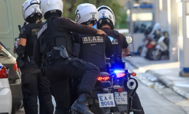 Σκηνές «Φαρ Ουέστ» στην Αιγιάλεια