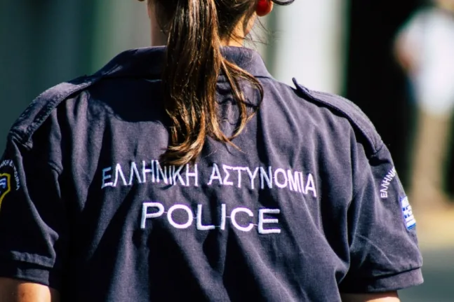 Γιατί ζητά επικοινωνία με τα παιδιά της η πρώην σύζυγος του αστυνομικού της Βουλής, που «έφαγε» τέσσερις φορές ισόβια και 80 χρόνια
