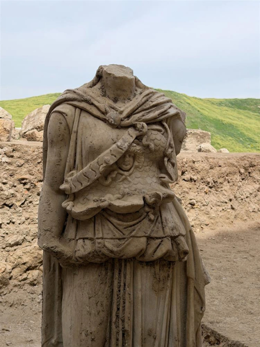 Ακέφαλο μαρμάρινο άγαλμα της Αθηνάς αποκαλύφθηκε στη Λαοδίκεια της Τουρκίας