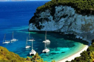 Ένα ακατοίκητο νησί στο Ιόνιο με ιδιαίτερο χαρακτήρα