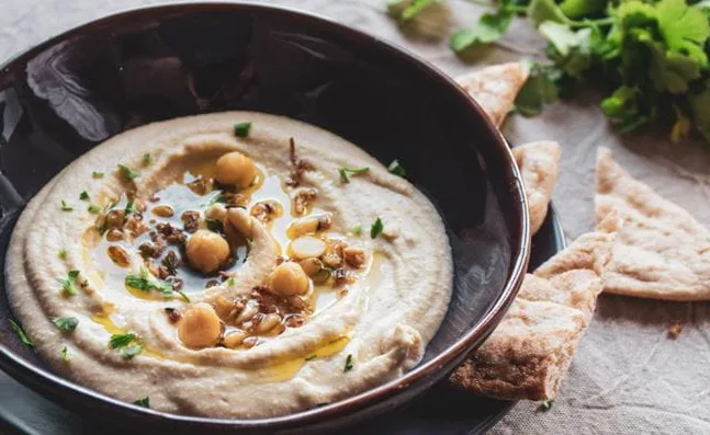 Το ανατολίτικο ντιπ που χορταίνει, κάνει καλό στην καρδιά και κρύβει διατροφικό θησαυρό