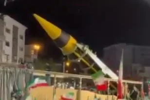 Το Ιράν έβγαλε βαλλιστικό πύραυλο στην Τεχεράνη μετά τη νέα παράταση της εκεχειρίας ΒΙΝΤΕΟ